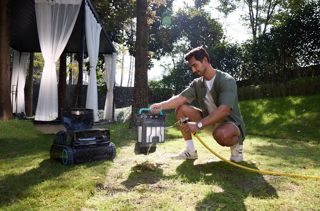Cleaning the filter of a robotic lawn mower with a garden hose